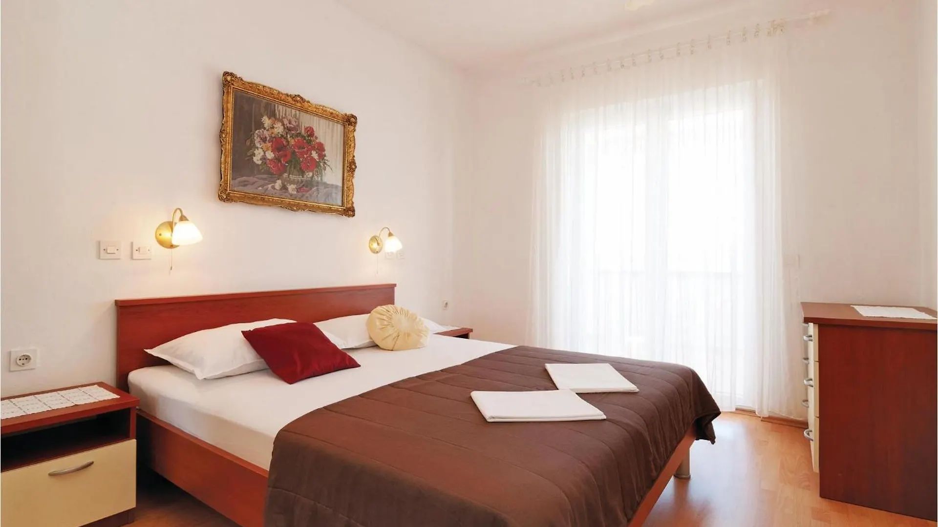 Beautiful Apartment In Pag With Kitchen 0*, Pag Town