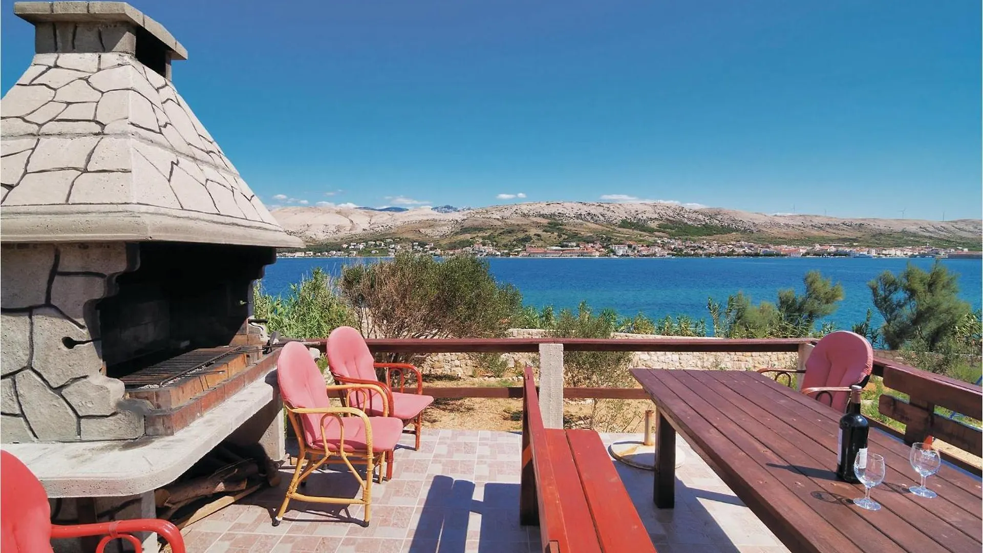 Beautiful Apartment In Pag With Kitchen 0*, Pag Town